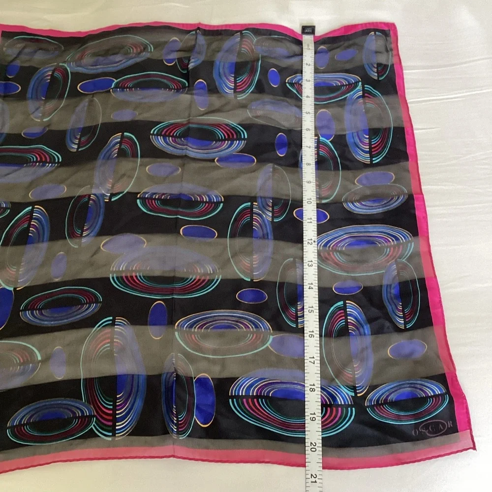 Oscar by Oscar de la Renta Silk Scarf
Retro Mod Geometric Design Pink Border - Picture 10 of 12